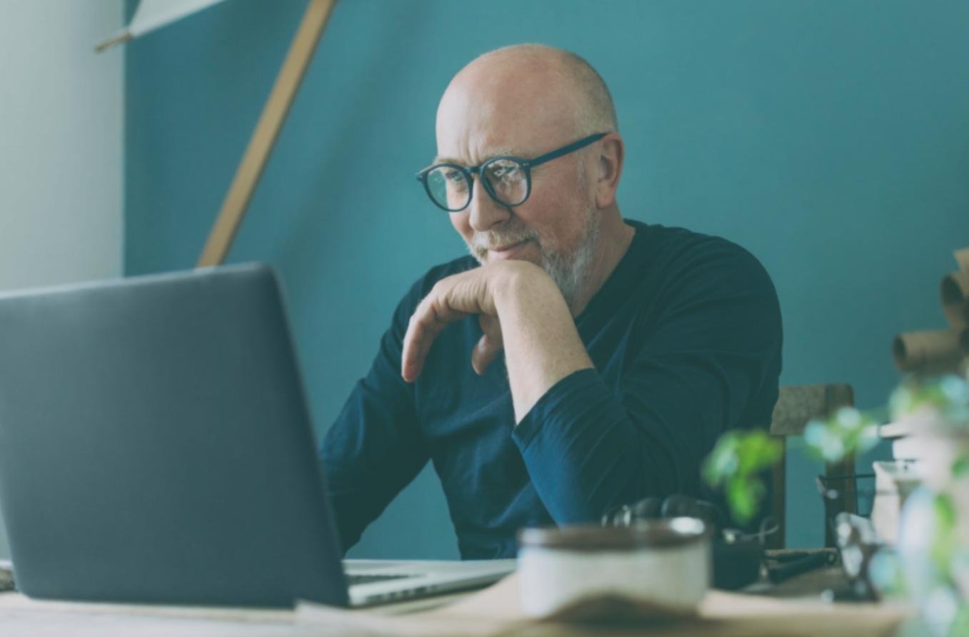 Interfaz de taller en línea mostrando ejercicios interactivos de optimización de procesos